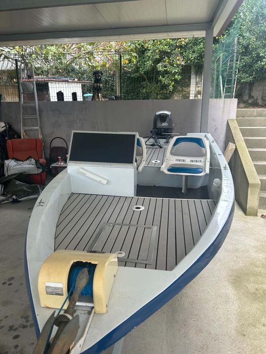 BARCO DE PESCA E RECREIO + Yamaha 20 CV + Atrelado Legalizado