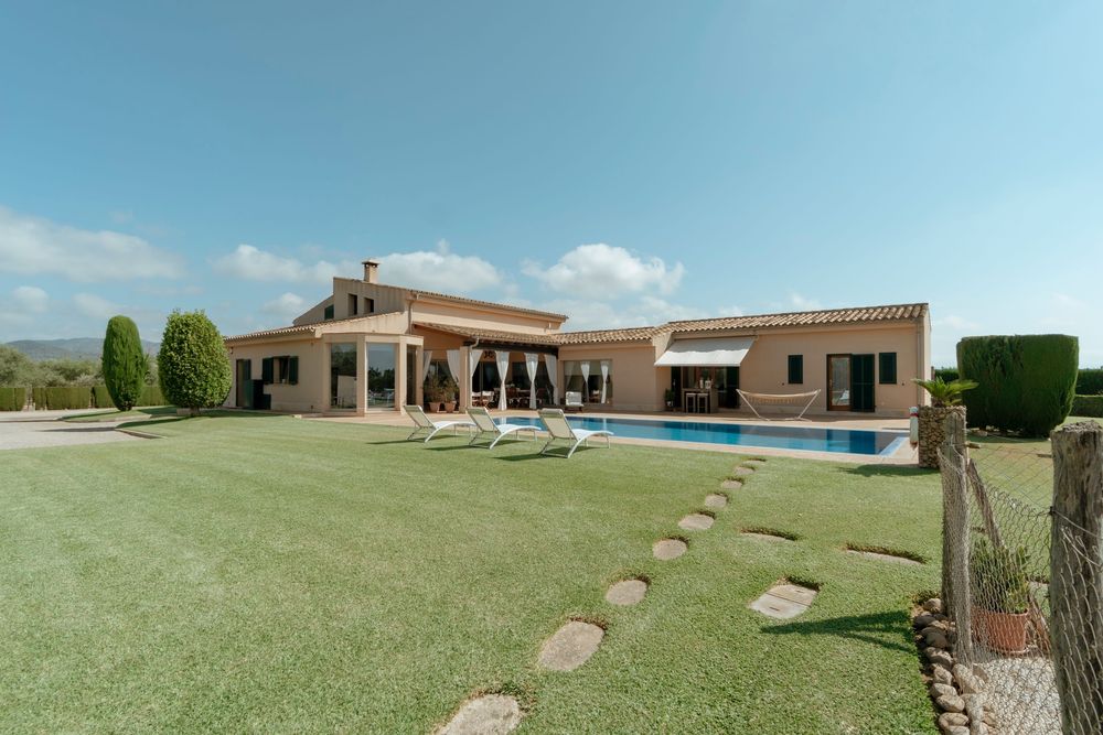 о. Майорка, Іспанія! Pозкішна вілла з великим садом і басейном!