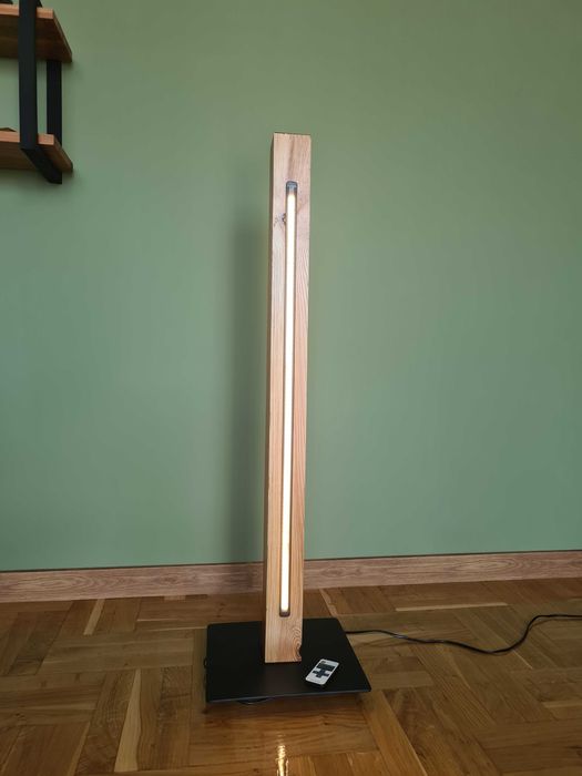 Lampa stojącą pionowa lite drewno nowoczesna