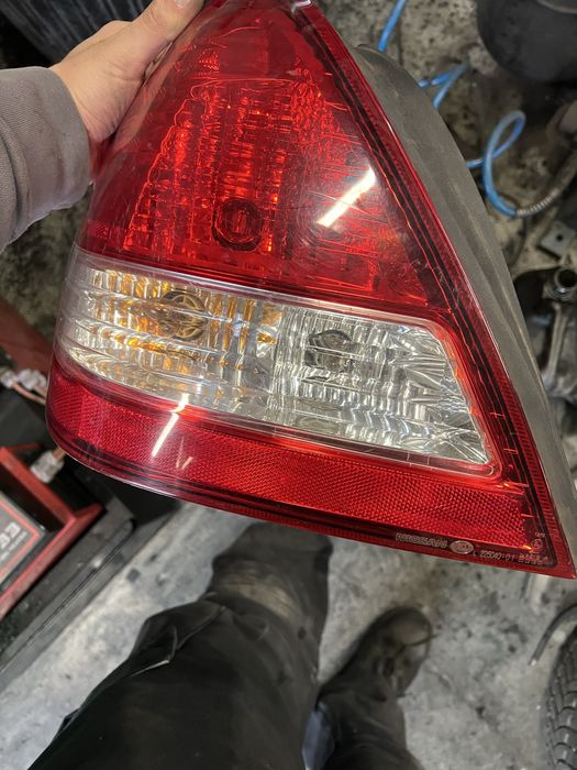 Lampa tylna lewa nissan TIIDA