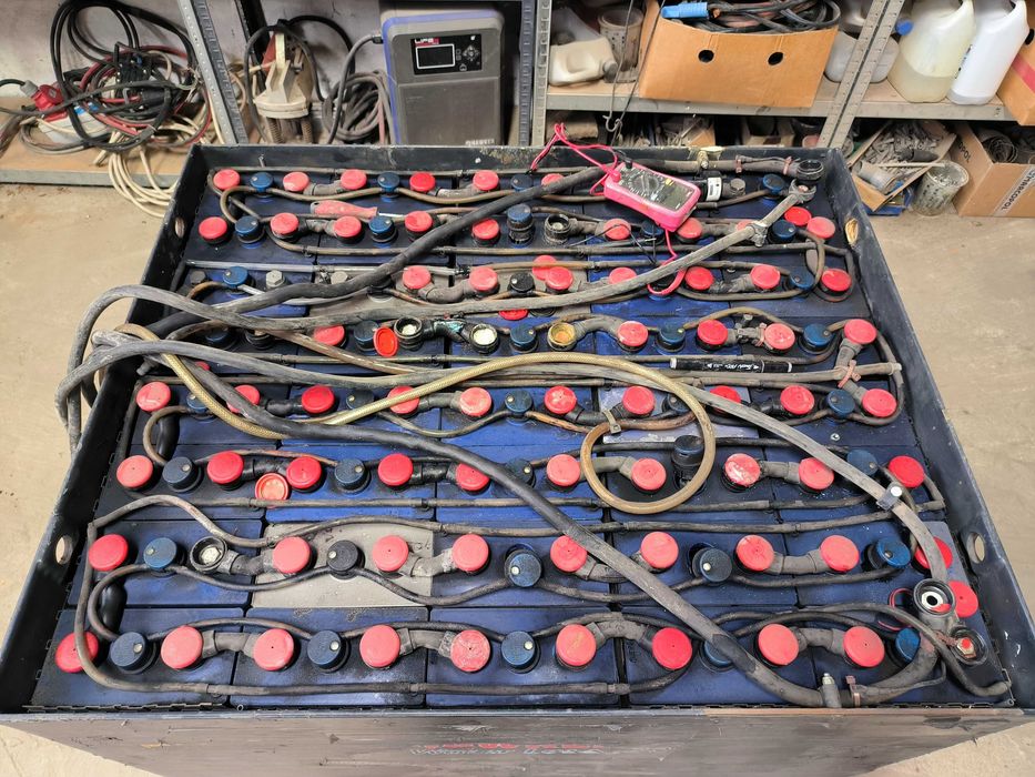 Serwis akumulatorów trakcyjnych baterii wózków widłowych 24V 48V 80V