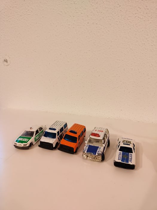 9 Carros miniaturas Bombeiros e Polícia