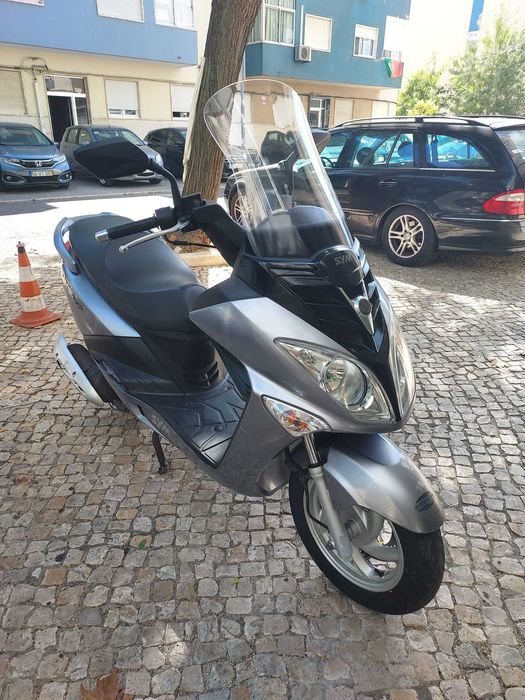 Scooter 125 a gasolina