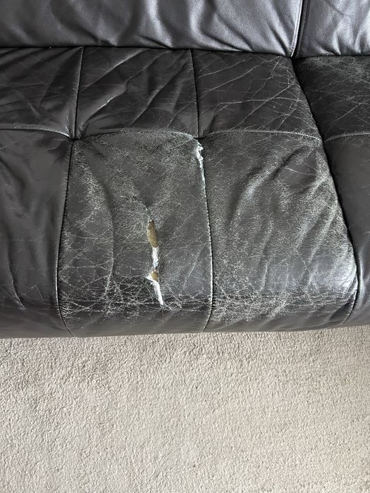 Sofa em pele com estragos