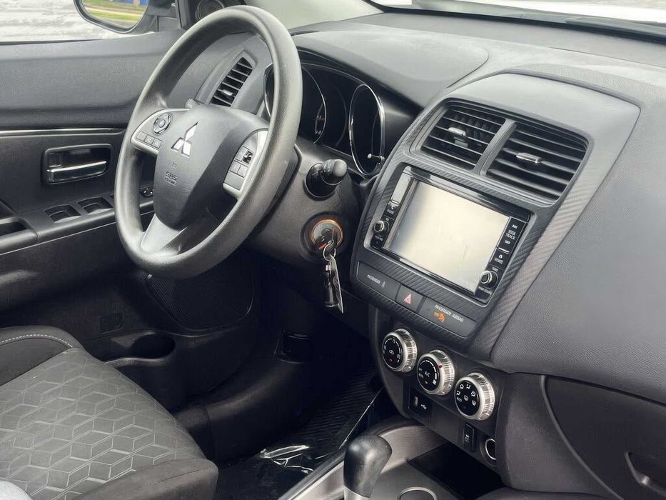 Mitsubishi Outlander      2021
