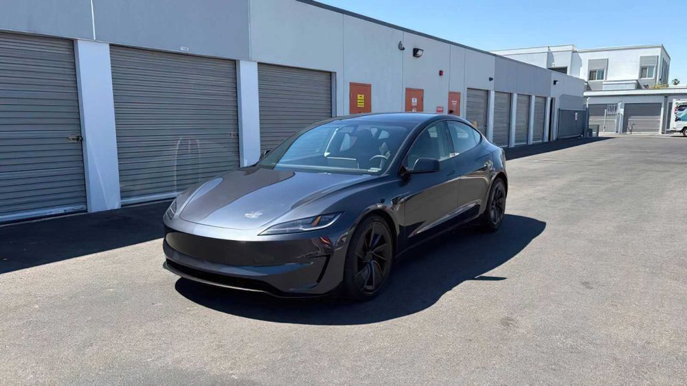 Tesla Model 3      2024