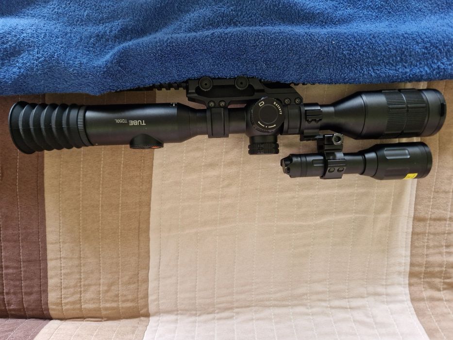 InfiRay TD50L wraz z doświetlaczem X-hog  940