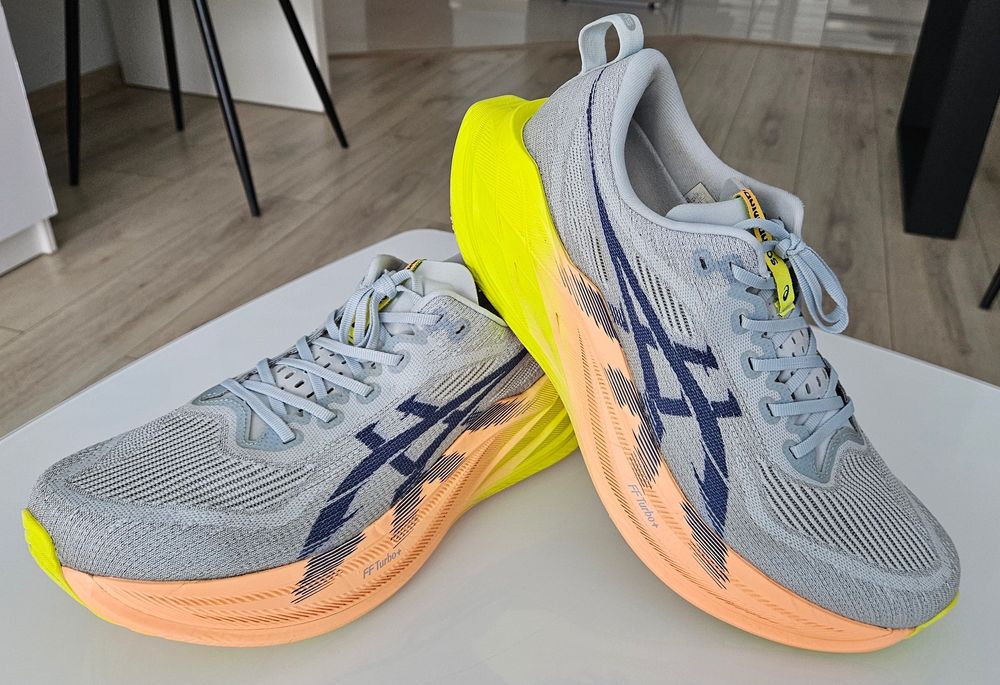 ASICS Superblast 2 Paris 45 EU – topowy model, super stan, lekkie i sprężyste