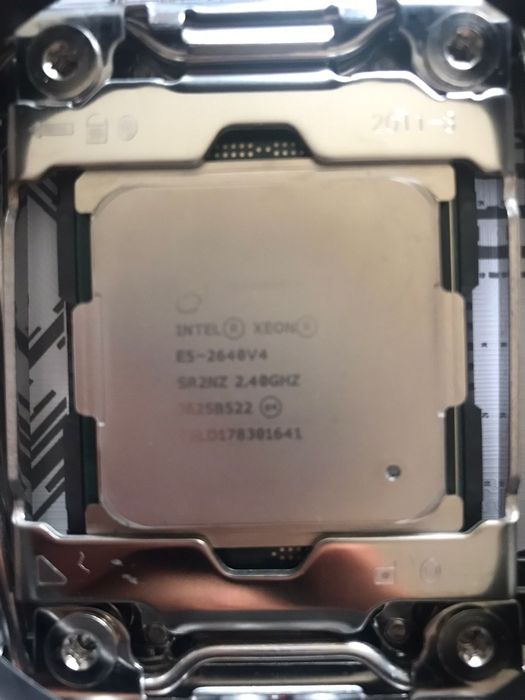 Placa mãe intel xeon e5 2640 v4 nunca usada