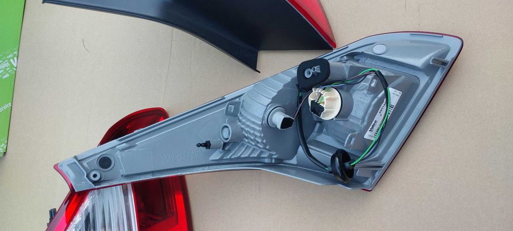 RENAULT MEGANE III komplet lamp na tył klapa + karoseria nowe
