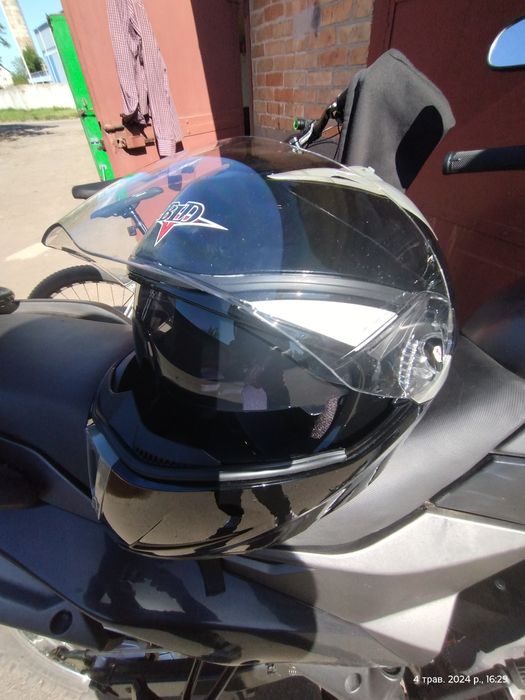 Мотоциклетний шолом модуляр з вбудованими очками. Розмір від 54 до 60