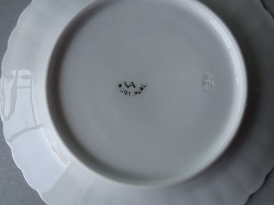 Pratos de sobremesa Vista Alegre, brancos, com a marca 32, vintage