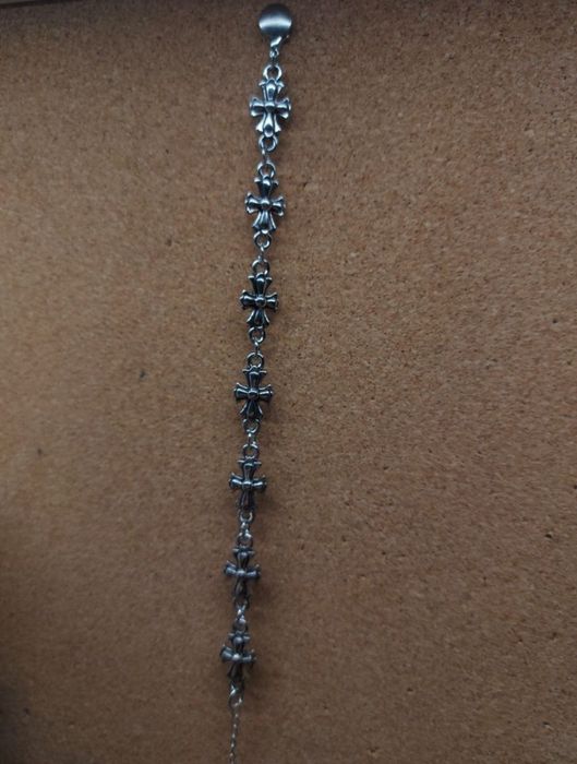 Bransoletka męska z krzyżami.