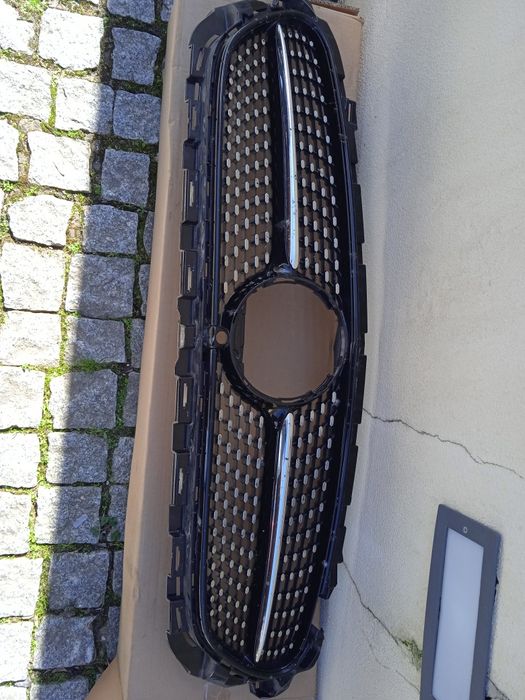 Grelha frontal Mercedes E300 de 2025