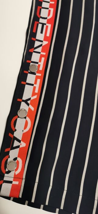 Comma - świetne granatowe spodnie/dresy w pasy roz. 36,