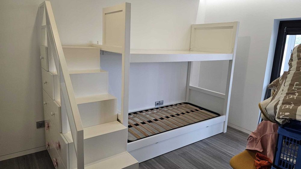 Beliche de Madeira Maciça com escada /gavetas largas impecável