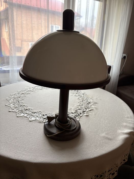 Stół drewniany z krzesłami