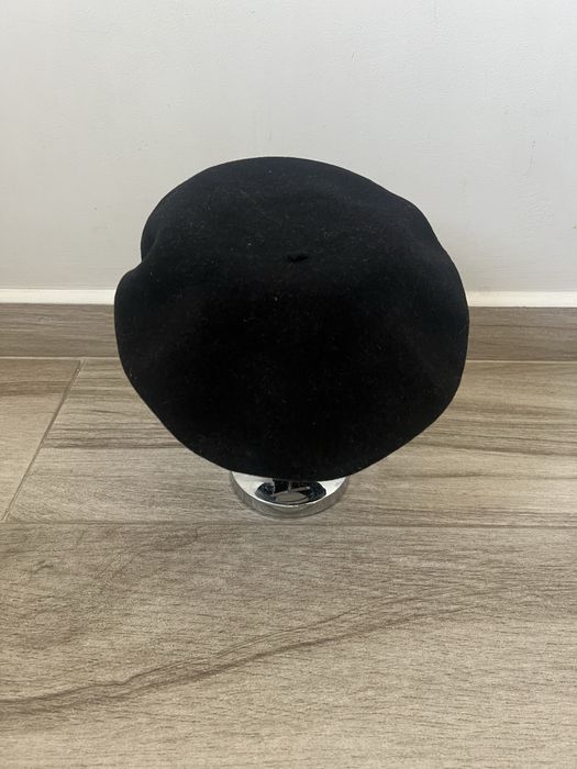 черный шерстяной берет