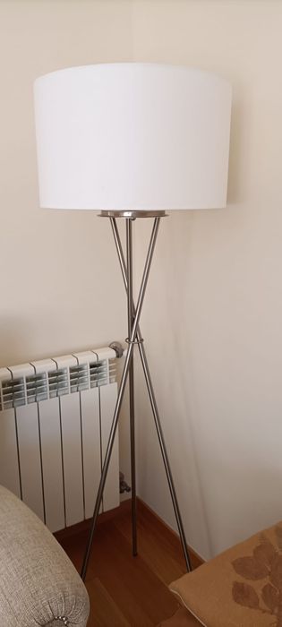 Candeeiro de pé moderno