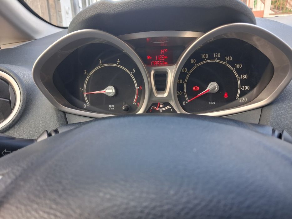 Ford fiesta 1.25 com 1 só dono