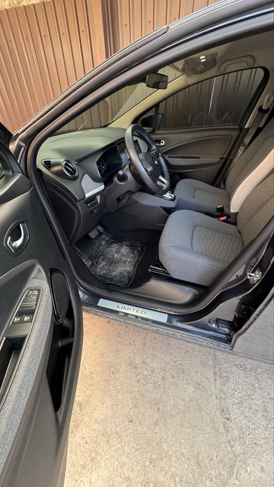 Рено зоя 2021 год свежая