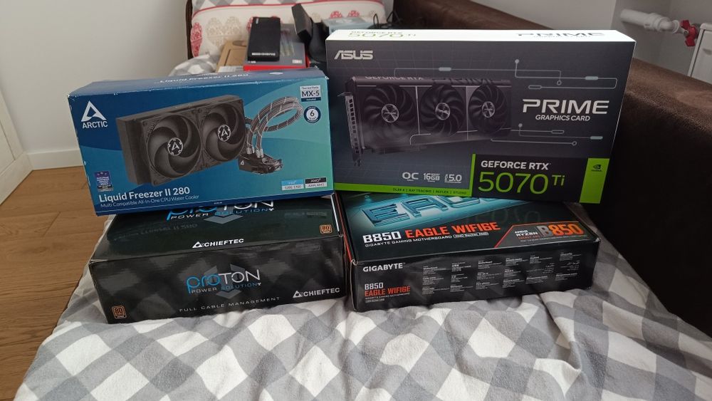 Komputer do gier (gamingowy) ryzen 9 9900x RTX 5070 Ti 32GB RAM