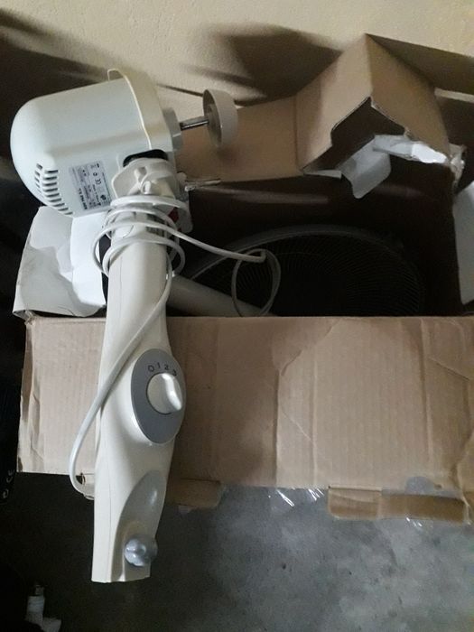 Duas ventoinhas de pé originais ufesa com caixa (Ler anuncio)