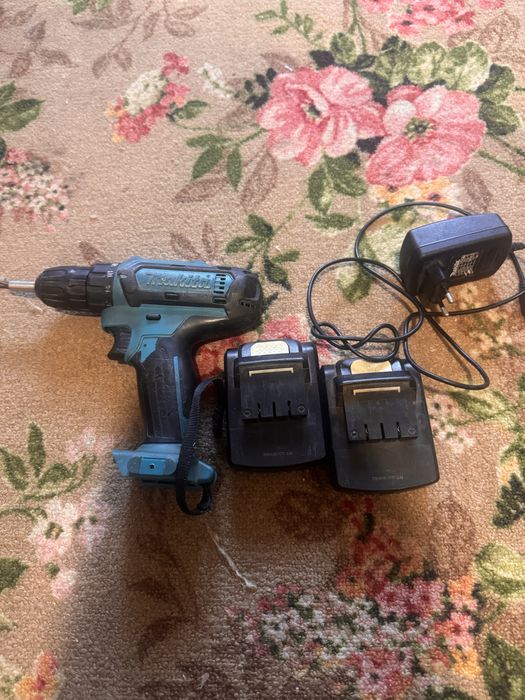 Акумуляторный шуруповерт Makita 550 DWE с двумя батареями и зарядным устройством