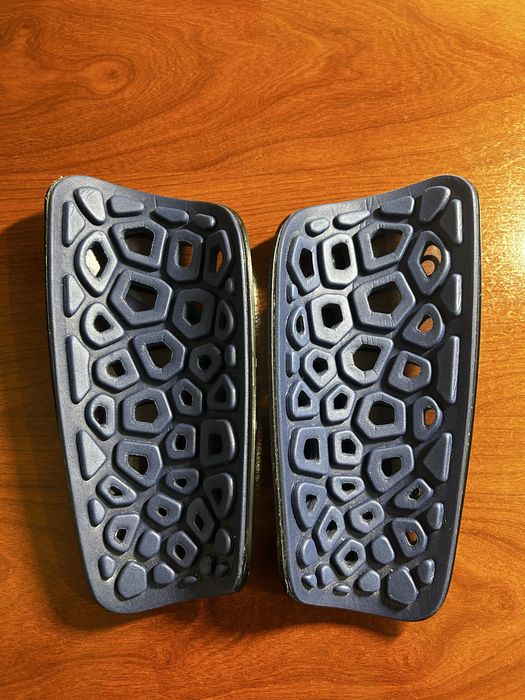 Caneleiras Nike mercurial ( Edição especial - CR7)