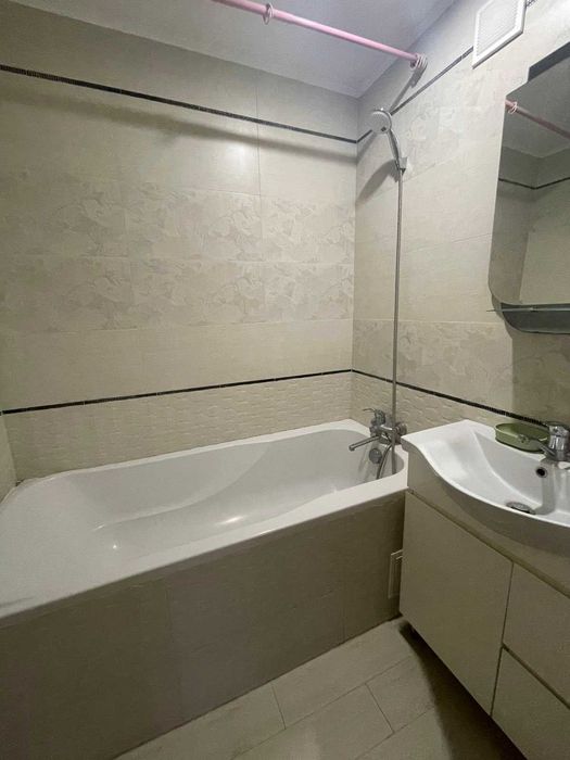 3-к Півд-Захід,нове планування косметичний ремонт!!