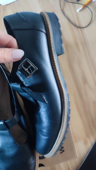 Шкіряні туфлі Clarks на невеликих підборах