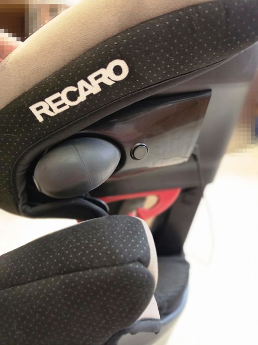 Преміальне автокрісло RECARO