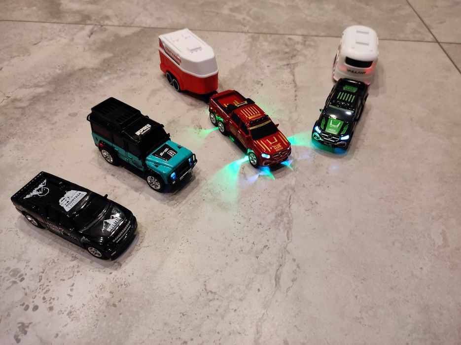 Модельки с дістайцийним керуванням на аккумуляторах