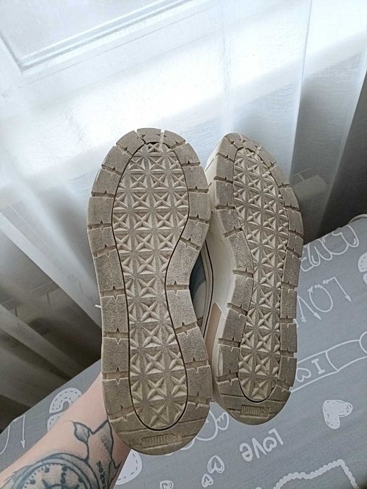 Кросівки жіночі у відмінному стані