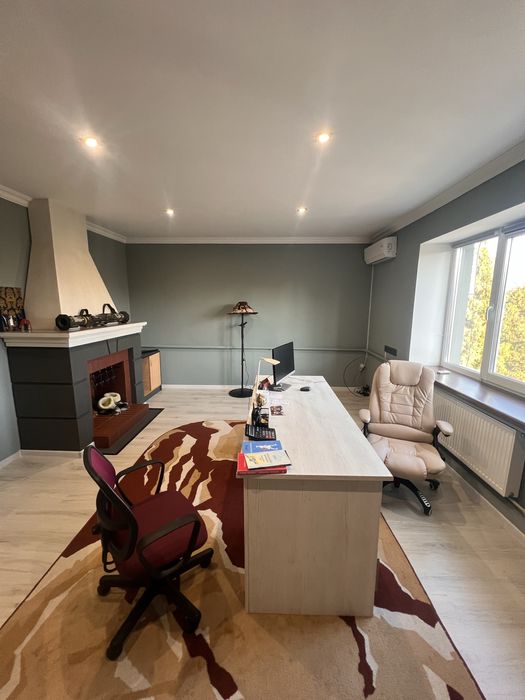 Укопмплектований будинок 260 кв.м з басейном