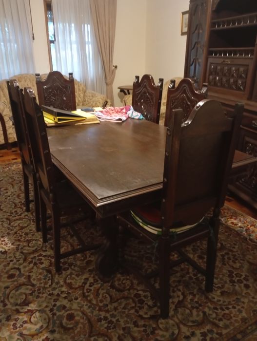 Vendo mesa 6 cadeiras muitas bonitas bom estado