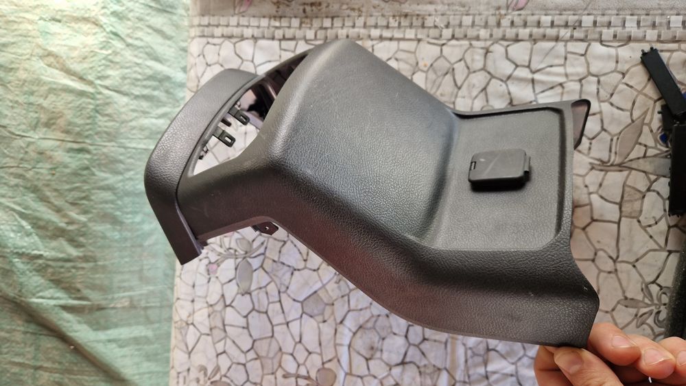 Запчастина підлокітника Ford Fusion