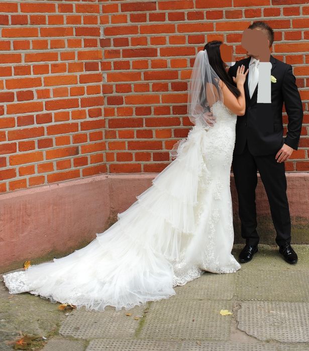 Suknia ślubna model Demetrios.