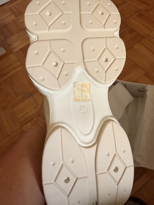 Buty bezowy 39