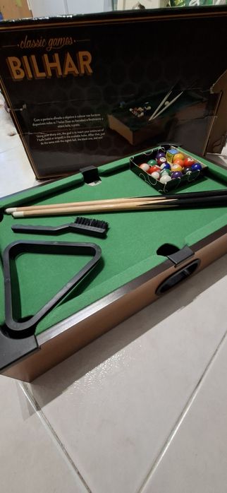 Mini mesa de bilhar de criança