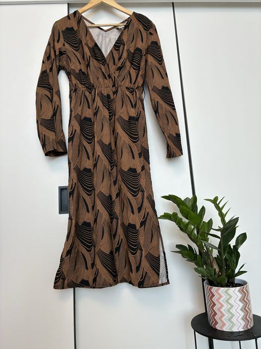 Елегантна міді-сукня з принтом | ідеально сідає по фігурі