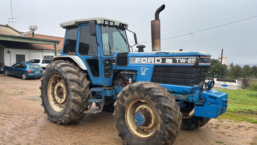 Trator Ford TW 25