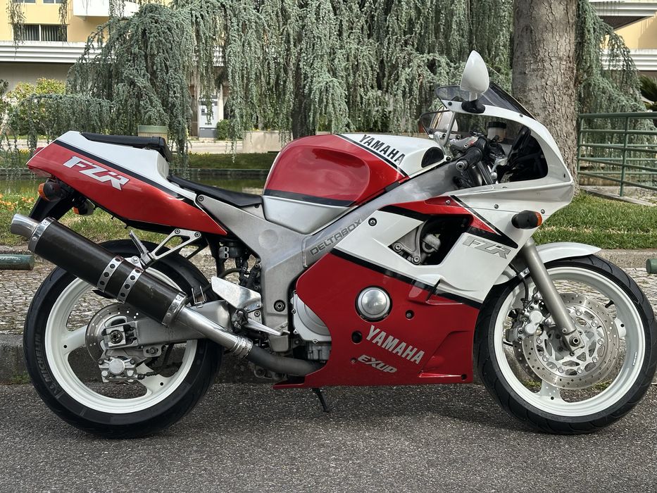 Yamaha FZR 400RR (4DX)