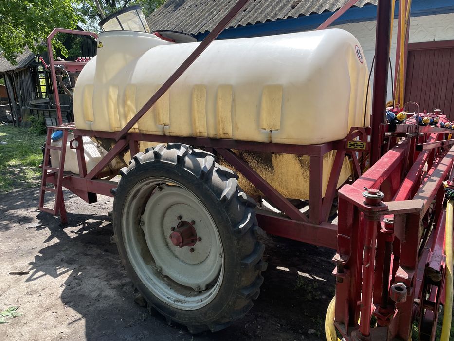 Продам польський оприскувач на 2000 літрів