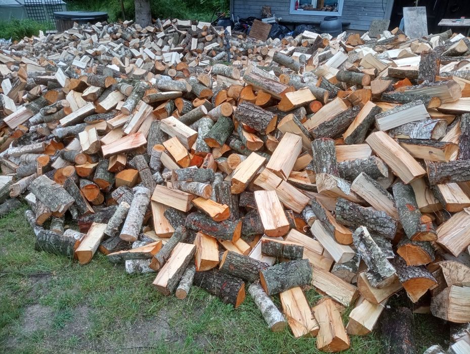 Pilowanie drewna na klocki