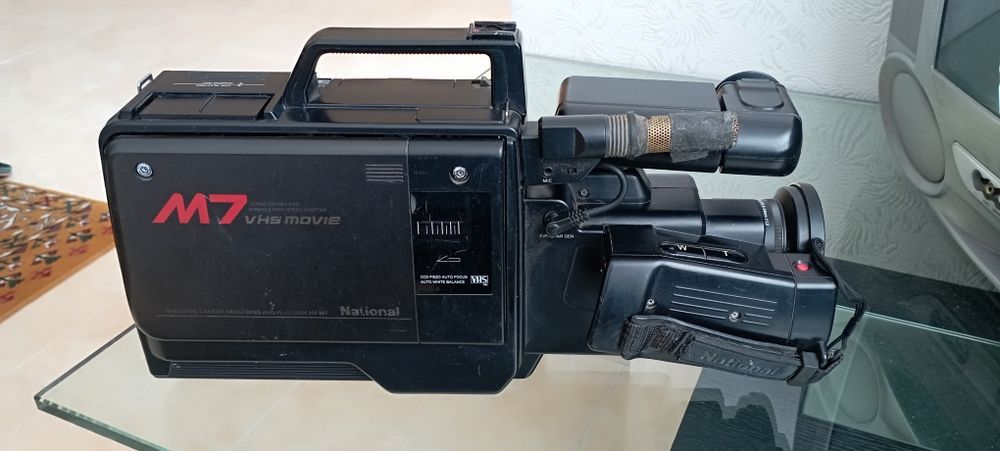 Відеокамера National M7
