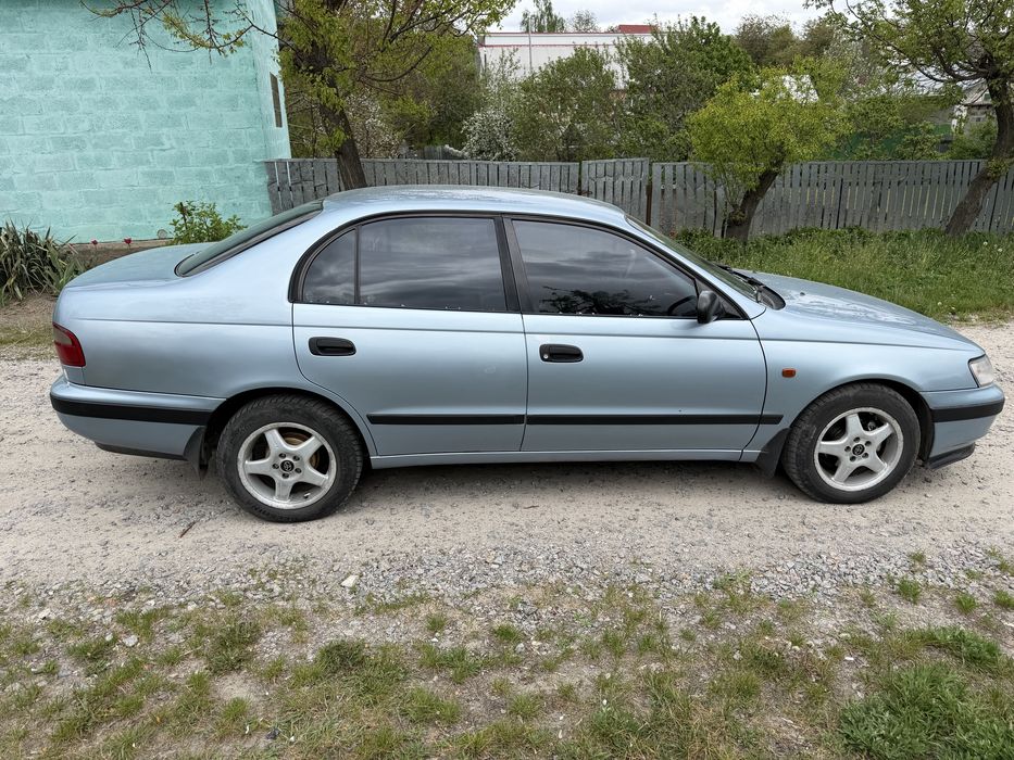 Toyota Carina E у гарному стані!
