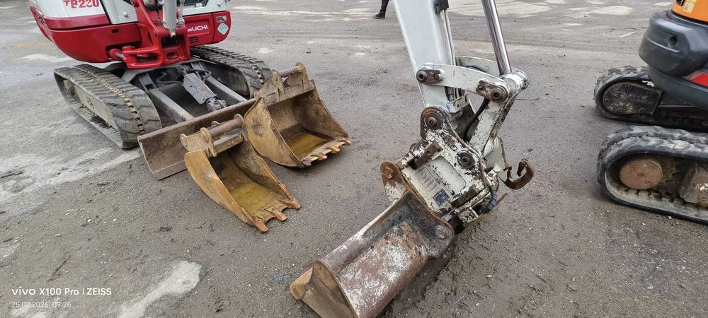 Sprzedam TAKEUCHI TB230
