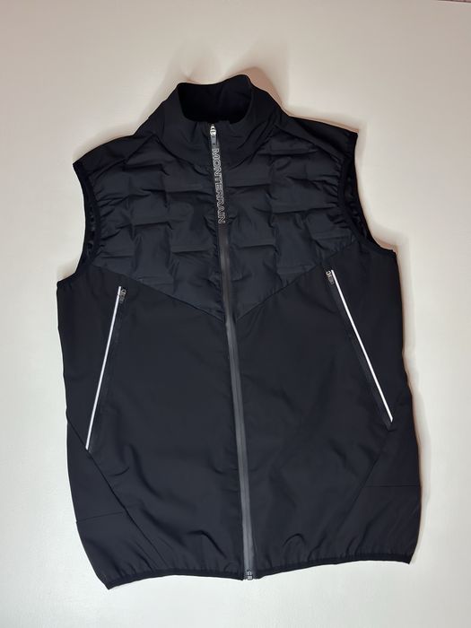 Monterrain Interval 2.0 Running Gilet в цвете Jet Black, оригинальная дорогущего бренда спортивная безрукавка.