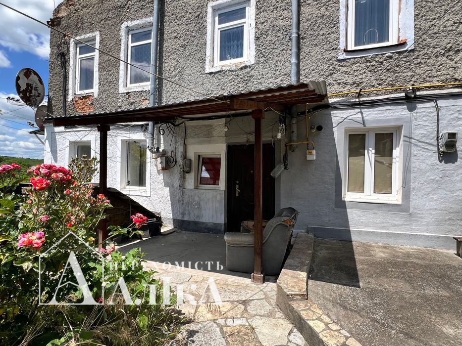 Продам квартиру з гаражем та времянкою в Старому місті